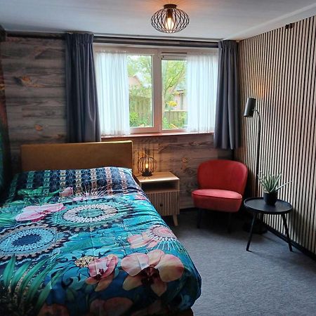 Hotel Dichtbijzee Oosterend  ภายนอก รูปภาพ