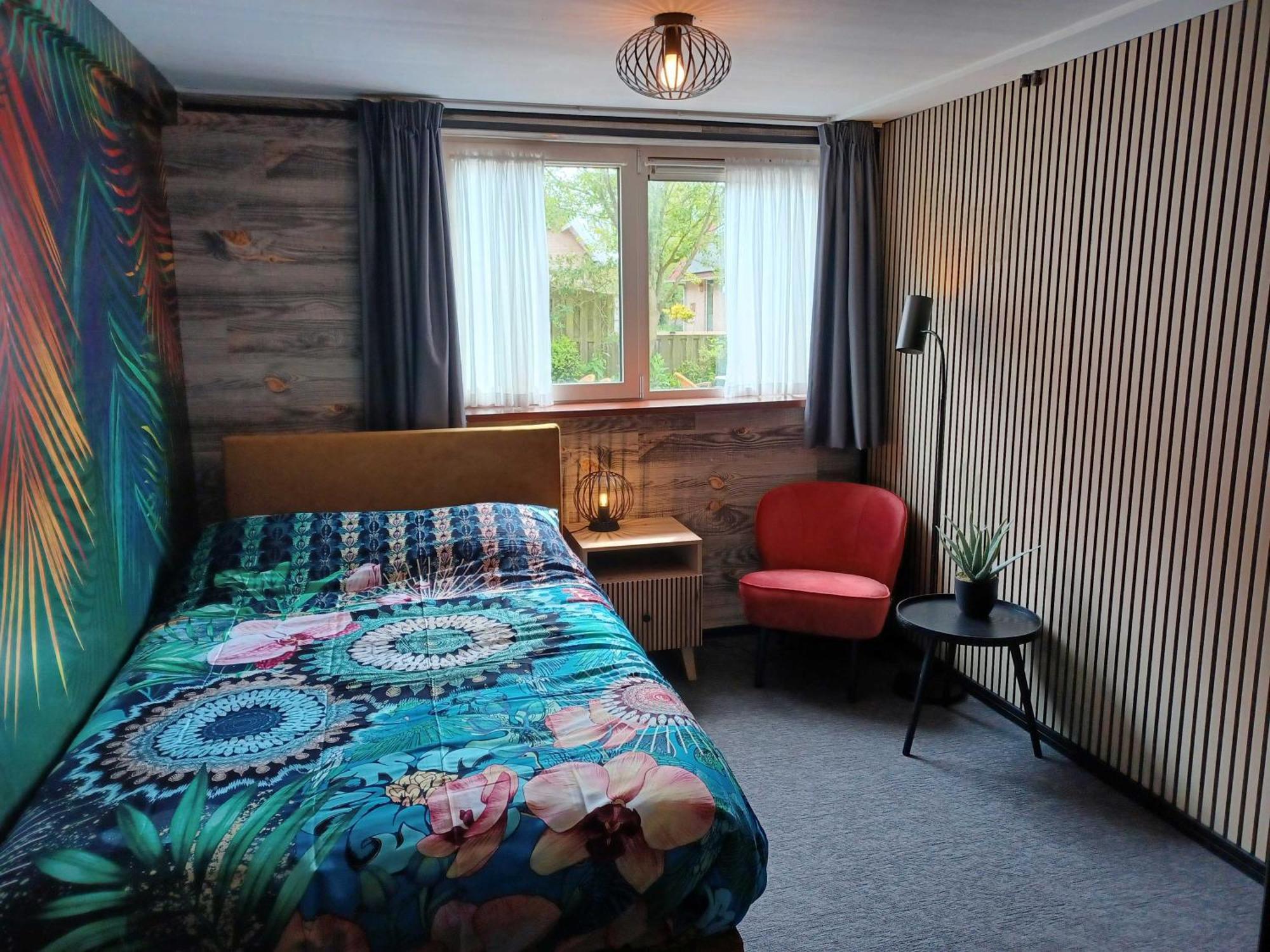 Hotel Dichtbijzee Oosterend  ภายนอก รูปภาพ