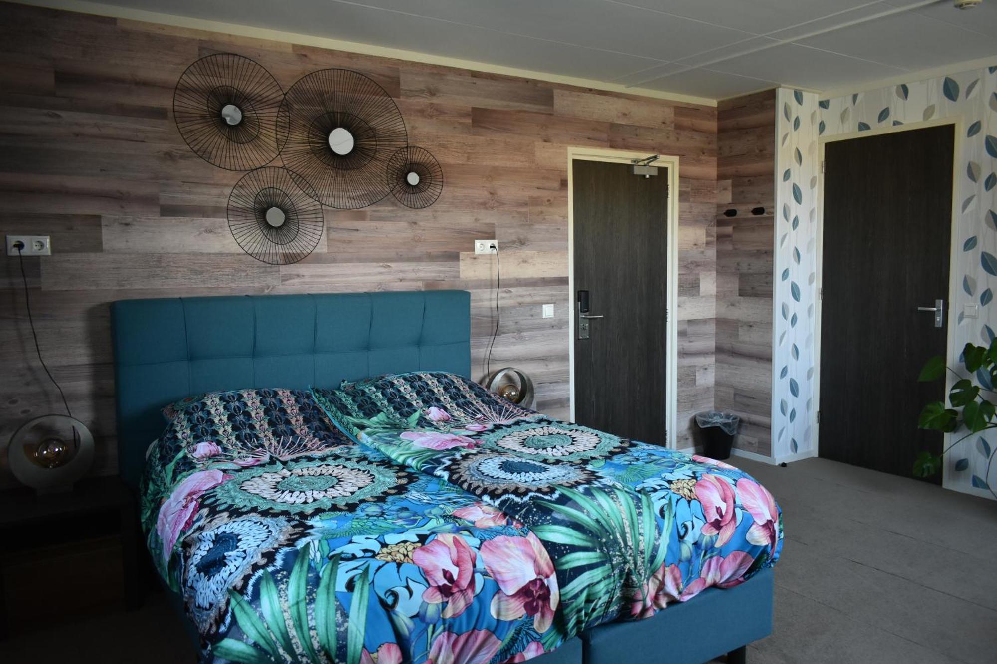 Hotel Dichtbijzee Oosterend  ภายนอก รูปภาพ