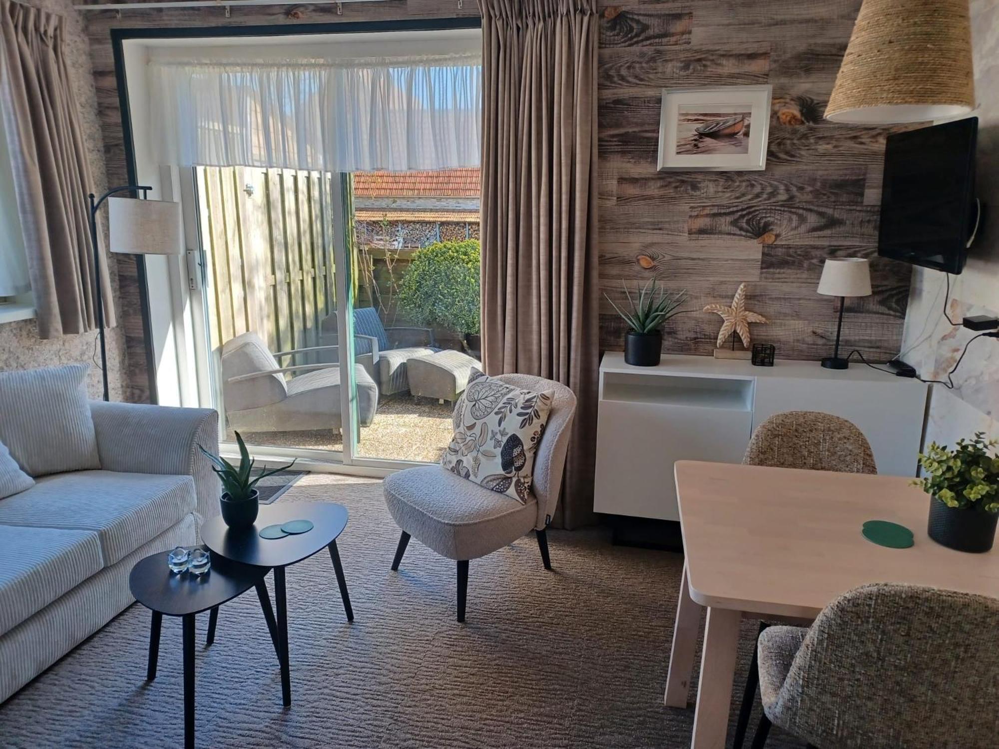 Hotel Dichtbijzee Oosterend  ภายนอก รูปภาพ