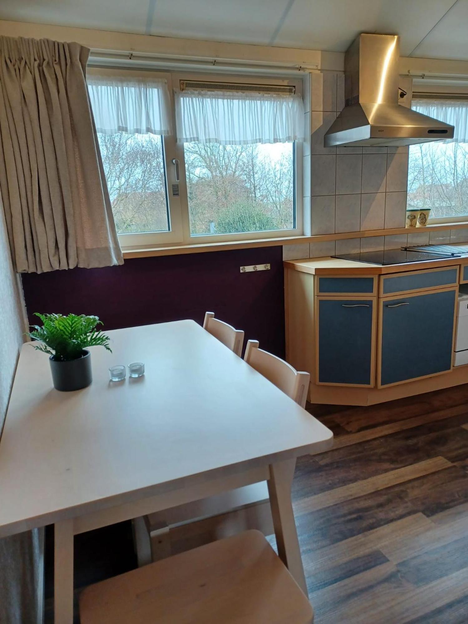 Hotel Dichtbijzee Oosterend  ภายนอก รูปภาพ