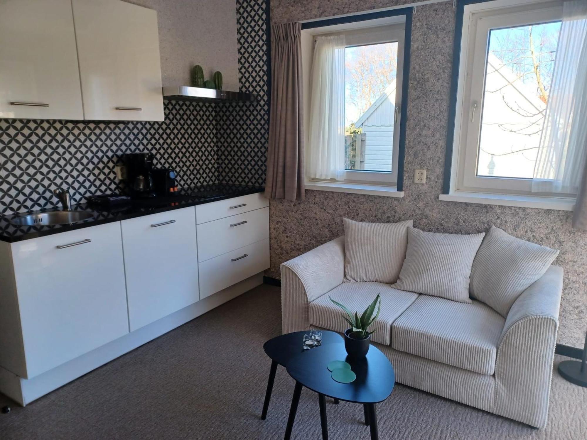 Hotel Dichtbijzee Oosterend  ภายนอก รูปภาพ