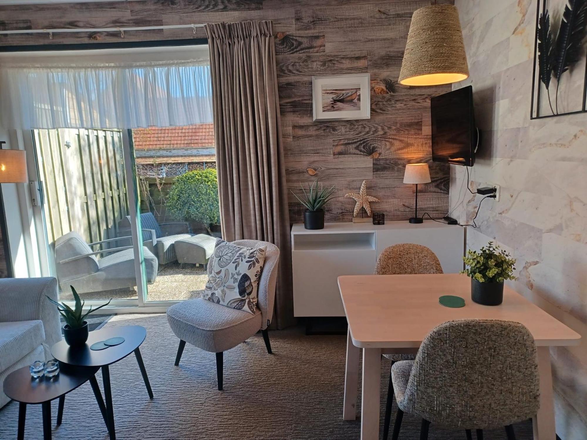 Hotel Dichtbijzee Oosterend  ภายนอก รูปภาพ