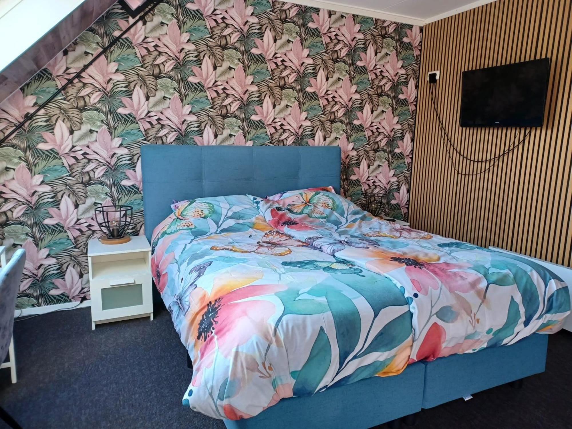Hotel Dichtbijzee Oosterend  ภายนอก รูปภาพ