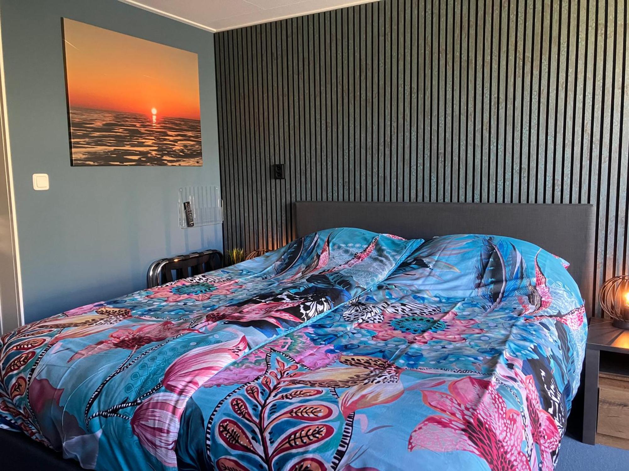 Hotel Dichtbijzee Oosterend  ภายนอก รูปภาพ